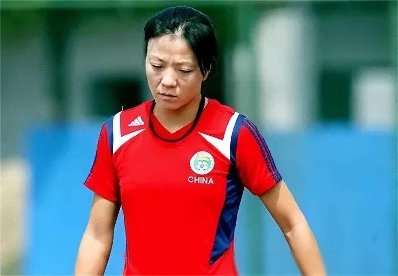 原创前女足国脚张欧影美国辞世老公深情为其穿上7号球衣送别