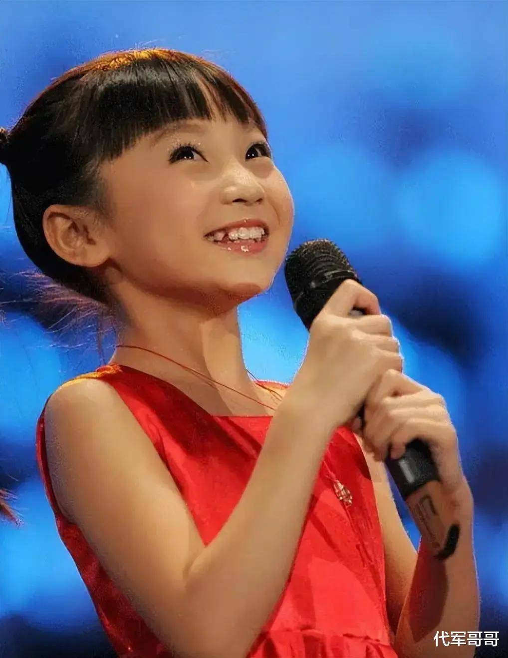 2008年,在奥运会上假唱,被母亲耽误学业的林妙可,后来怎样了?