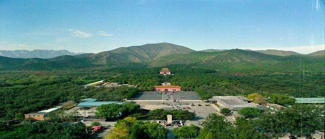 原来,永乐大帝迁都北京,就是有天子守国门的意思.