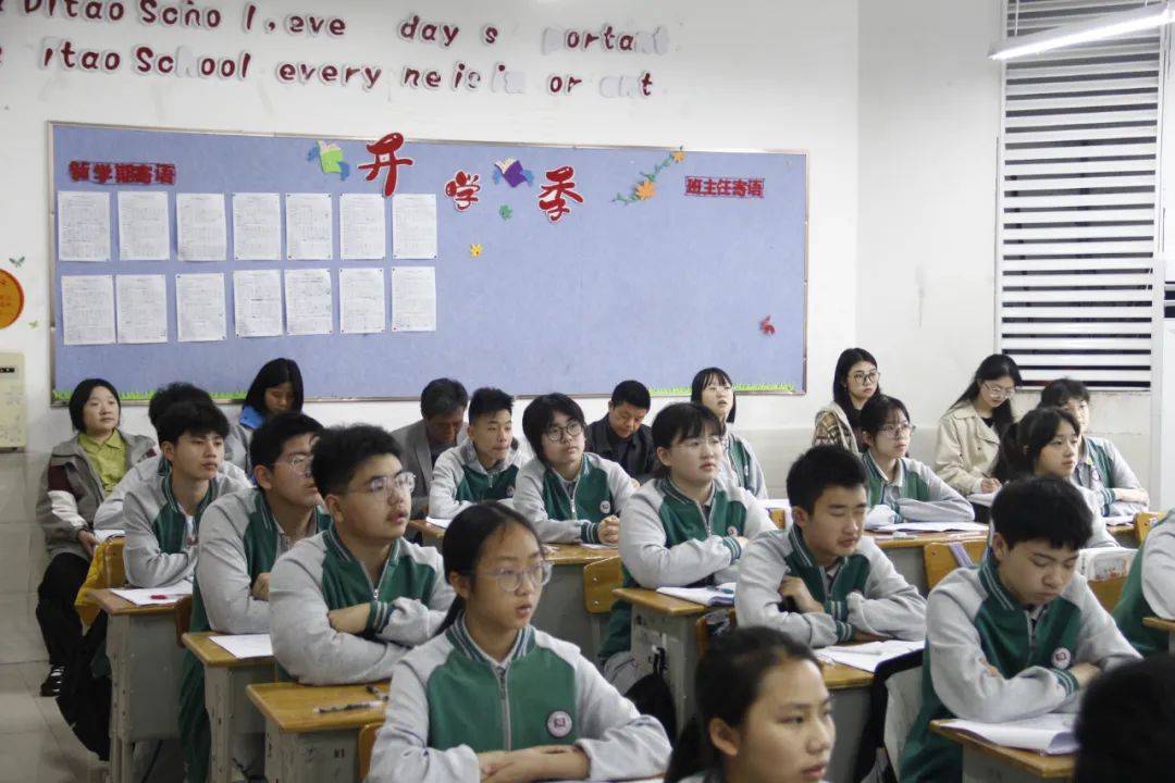 大足区进修校专家团队莅临迪涛学校开展教学深度视导工作