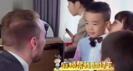 原创陈小春儿子jasper被赞称为小翻译官应采儿怎样教育的