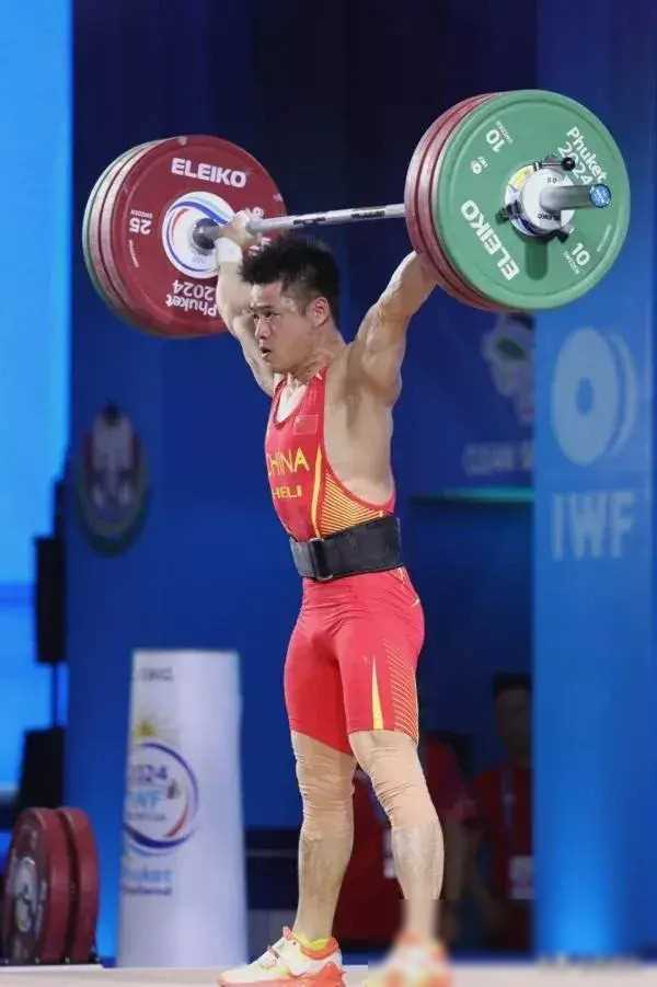 奥运冠军李发彬:金鸡独立招牌动作,妻为小贩_举重_挺举_比赛