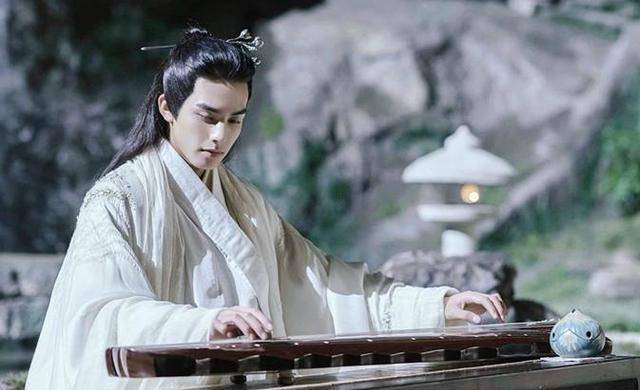 原创民间故事男子在洗澡从天而降一个美人女子还抢走了他的衣裳