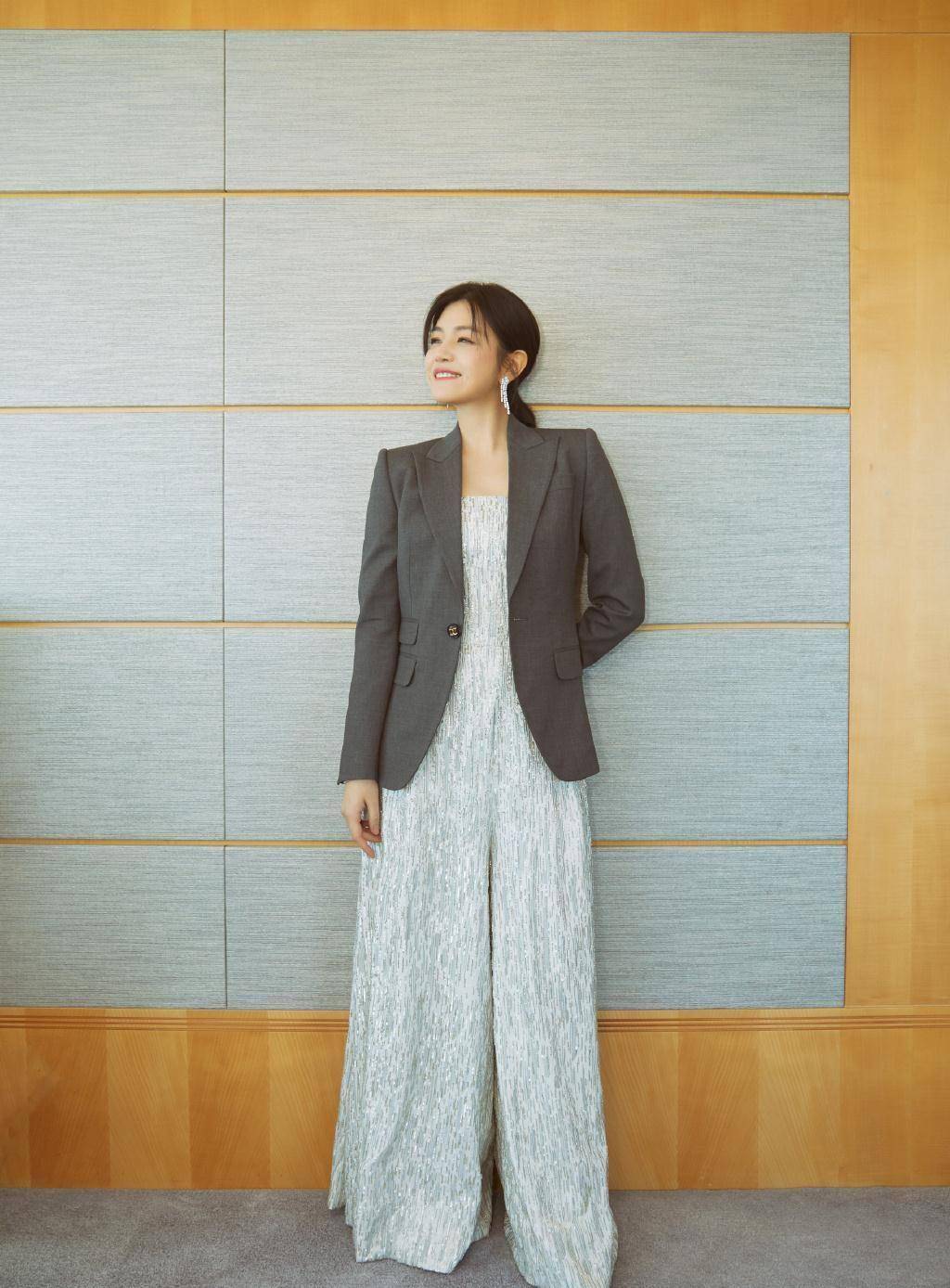 陈妍希婚后依旧可爱帅气甜美随意混搭萝莉型女孩这样穿就对了