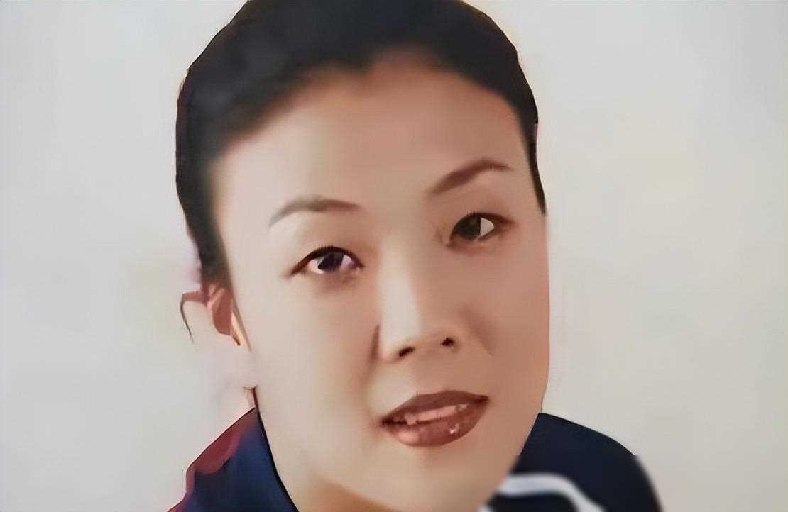 原创前女足国脚张欧影美国辞世老公深情为其穿上7号球衣送别