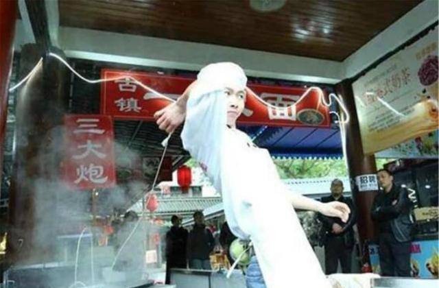 拉面哥一夜爆红后辞职干起主播娶了富婆女粉丝如今怎样