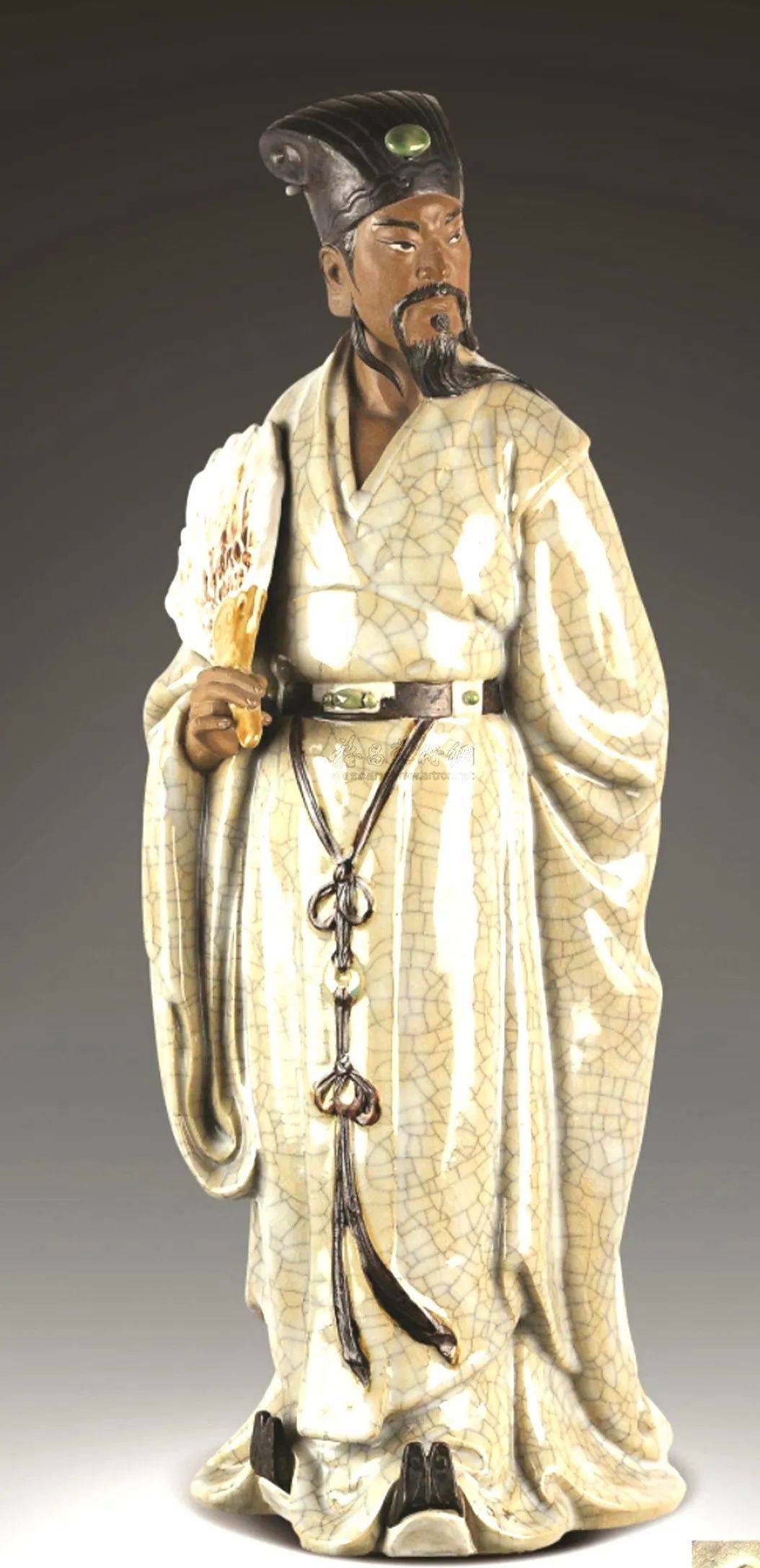 庄稼制石湾窑孔明像这些官职,人名在嘉靖元年本中都没有另起段落.