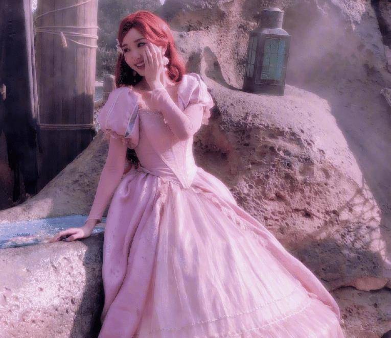 原创原创毛晓彤现身迪士尼路人忘开美颜随手一拍这颜值我没眼花吧