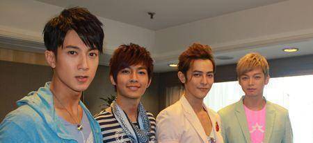 辰亦儒曾之乔宣布结婚炎亚纶送祝福却打错兄弟名字网友友谊的小船翻了