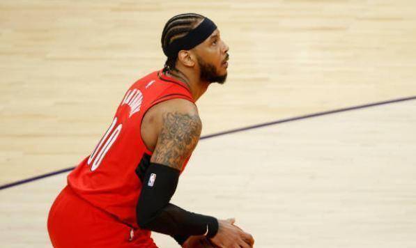 原创裁判抢戏利拉德末节狂轰24分却遭罚球准绝杀球队未能锁定前六