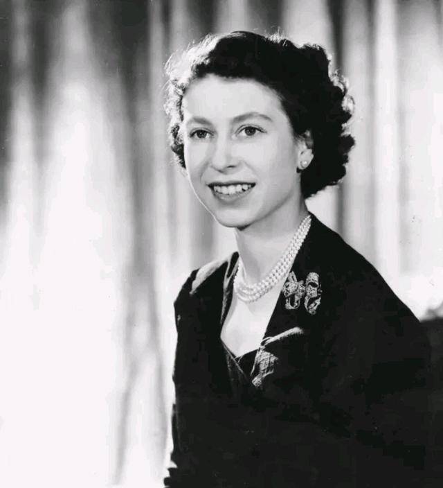 伊丽莎白二世:一个生性乐观的女王_英国_戴安娜_历史