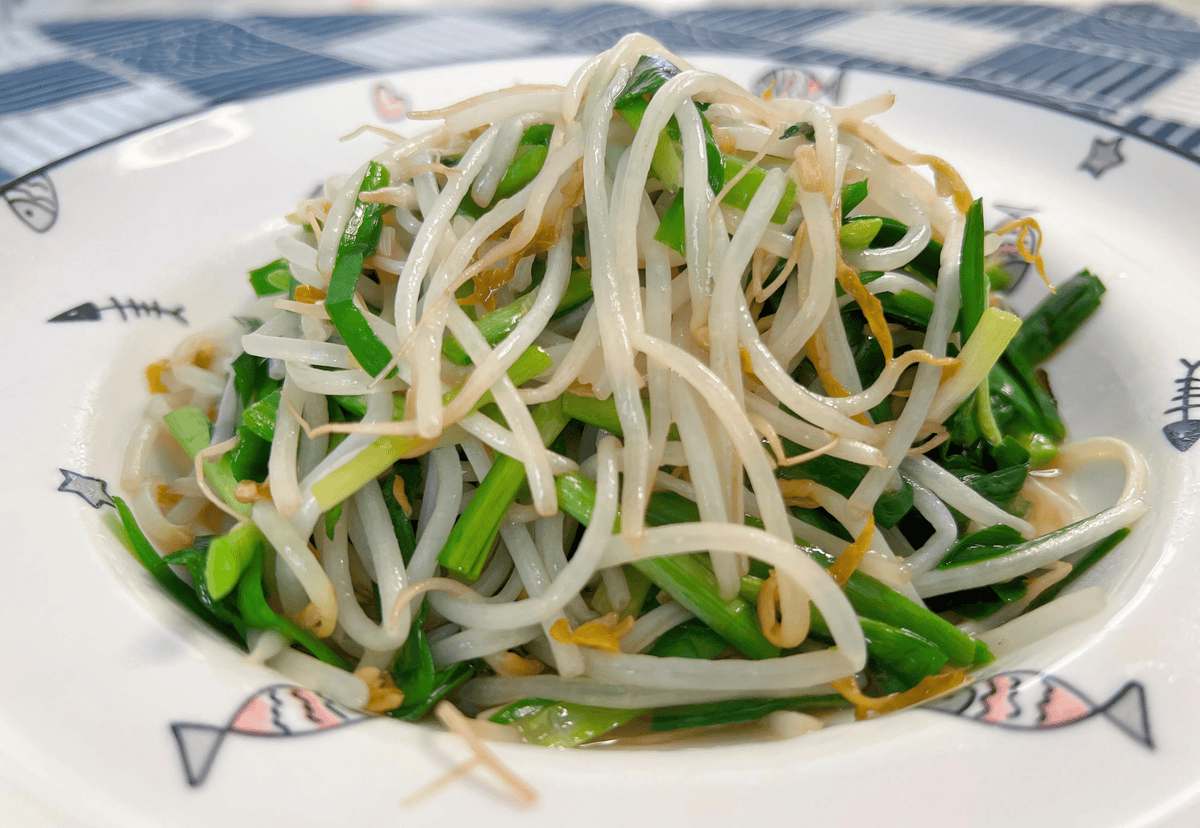 春天多吃这道菜,和韭菜一起搭配炒,鲜香下饭,比放肉还好吃_豆芽_葱花