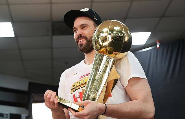 原创第二件球衣退役小加索尔打13年nba赚了多少钱退休金有多高