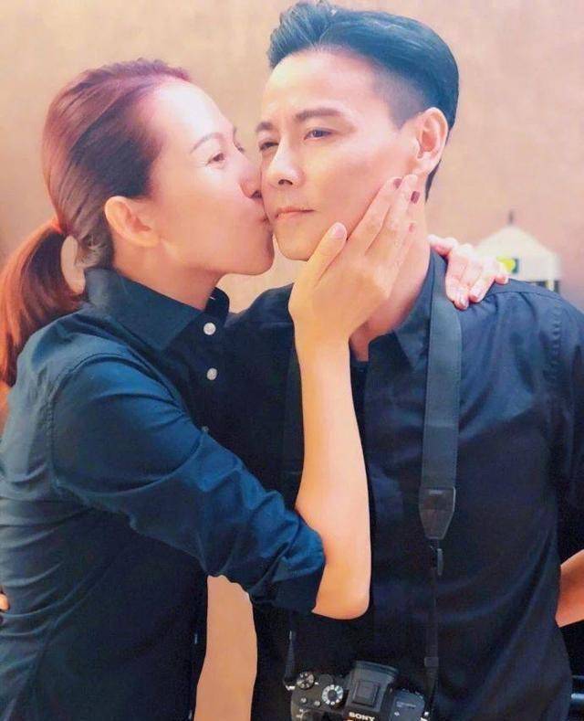 蔡少芬晒照片,张晋一个动作引发争议!网友:这样表达父女情好吗_女儿_