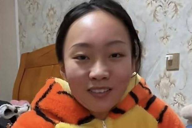 原创邵雨轩被说又土又秃又丑却现身时尚芭莎真是邵氏千金