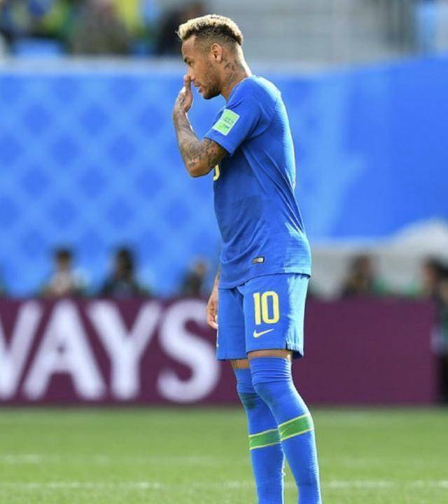 世界杯首次var取消点球网友一边倒讽内马尔:演员,假摔_巴西队_球员