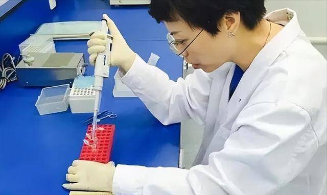 原创dna女鉴定师邓亚军见证数万男人儿子非亲生相比爱情更信欲望