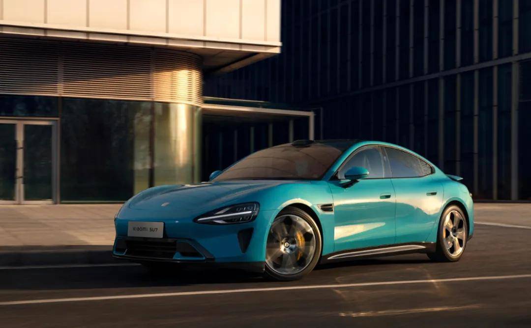 也不靠这台"大玩具"拖家带口,更不会将这车视为五菱之光,五菱宏光一般