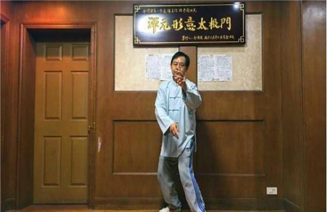 初到国外的马保国有过一段时间的迷茫,他不知道除了打拳他还能干什么.