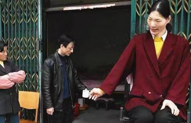 14岁身高就超姚明,死后为回报国家主动捐赠遗体_曾金莲_因为_情况