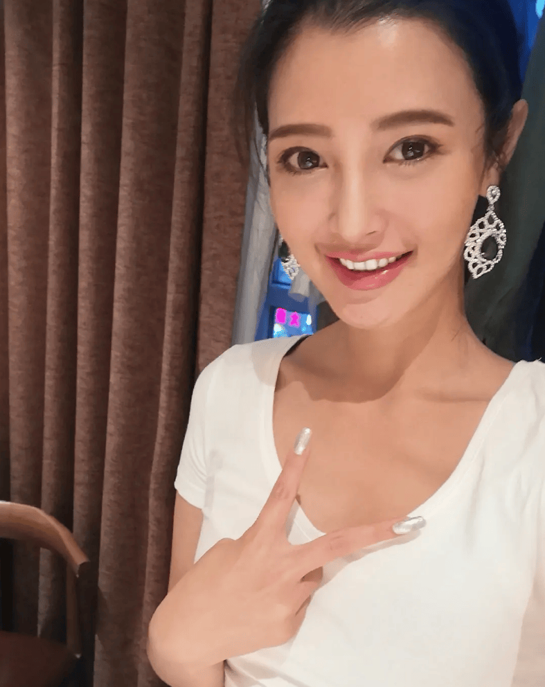 演员白庆琳被公司雪藏嫁硬汉徐僧生女遭离婚如今怎么样了