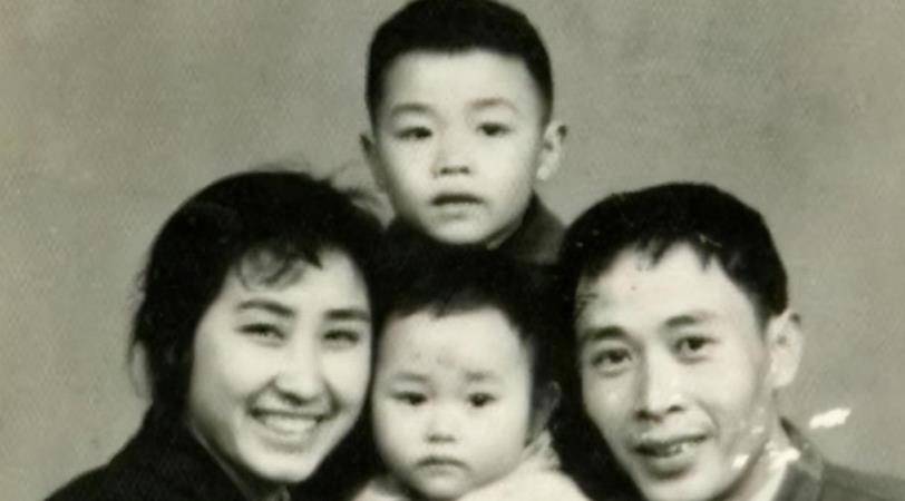 01,失去哥哥,又遭遇妻子分手那么,被汪峰那英杨坤等人群攻,十几年前的