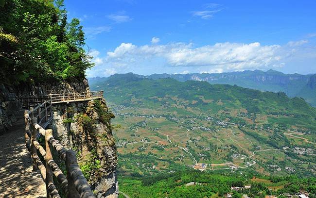 湖北恩施跟团旅游四天三晚如何安排行程线路和吃住问题恩施4日游旅游