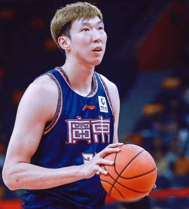 cba詹姆斯开局就打疯了,27分狂胜对手,周琦23分制霸内线
