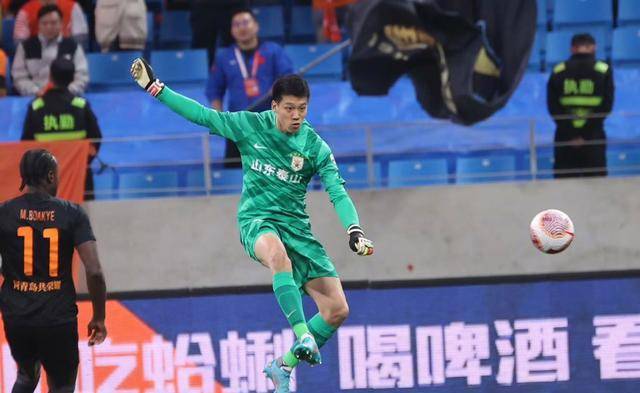 泰山队首发推测双外援登场年轻中场备战