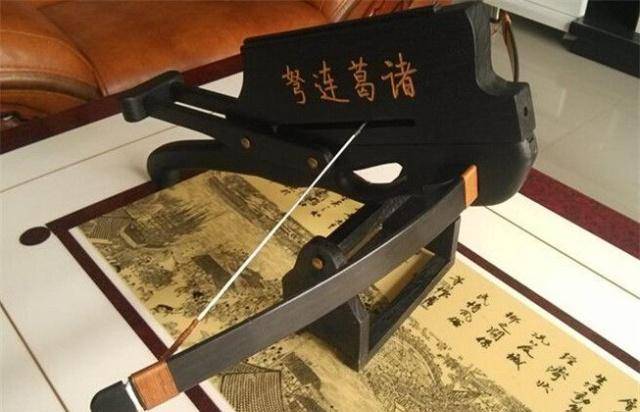 诸葛亮制造的诸葛连弩,又名元戎弩,这款弩箭虽然杀伤力巨大,而且