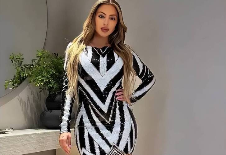 49岁皮蓬前妻现身街头!一身邋遢装扮尽显大妈老态,单身依旧快乐