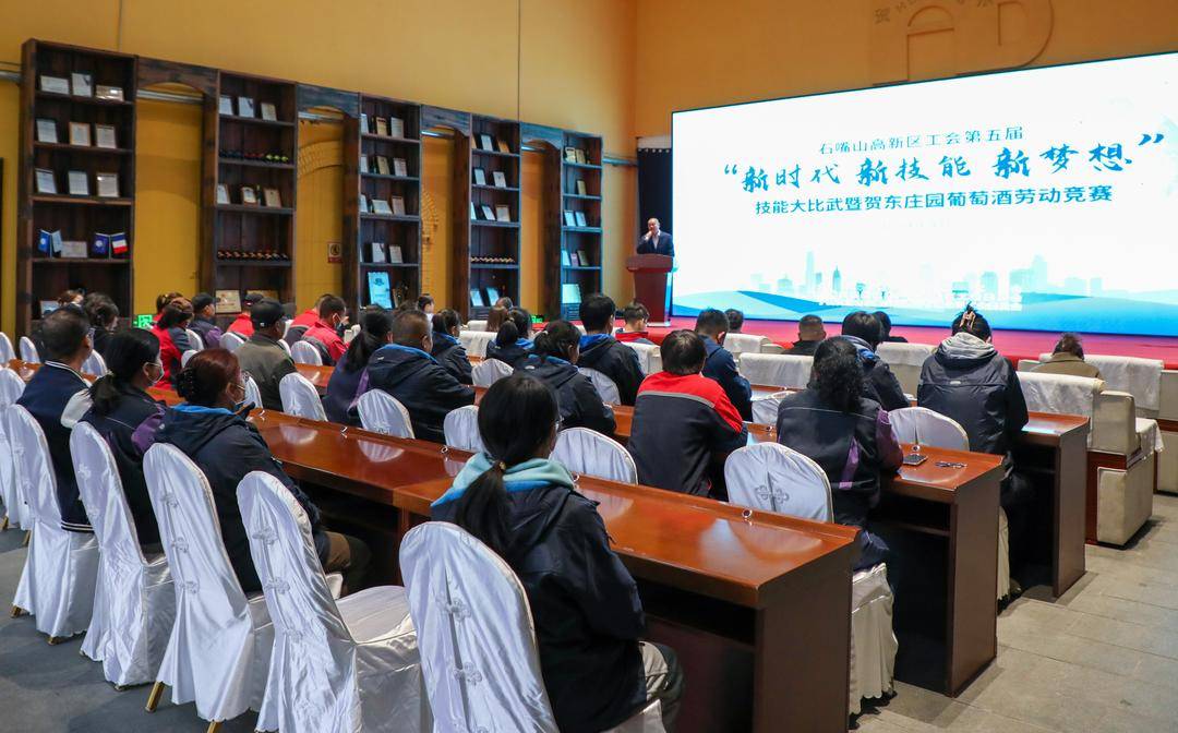 "冬藏埋土,迎春展藤",春季扒土出苗是宁夏贺兰山东麓葡萄标准化生产中