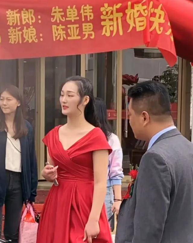 大衣哥想抱孙子的愿望在儿媳陈亚男这儿或难以实现