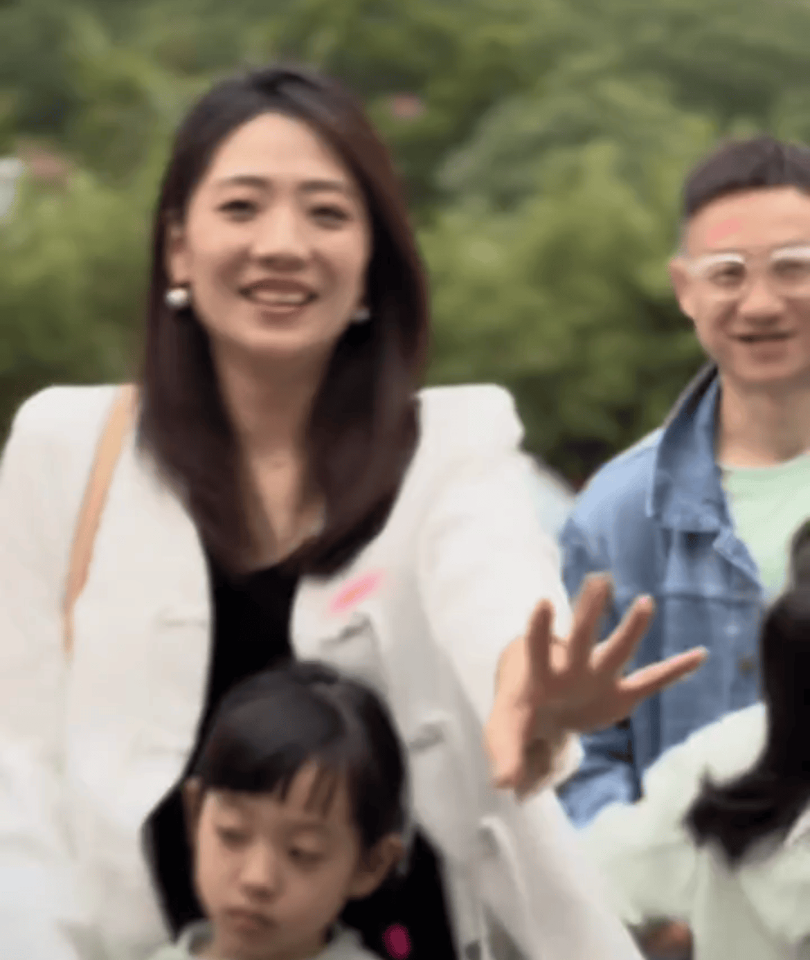 笑岔了体操冠军聚会刘璇杨云被赞冻龄李敬认不出李安琪老到不敢认