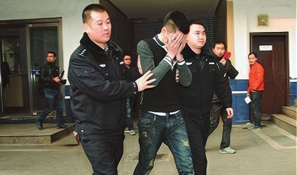 原创警察抓人要响警报声坏人闻声不跑吗其实好处还很多
