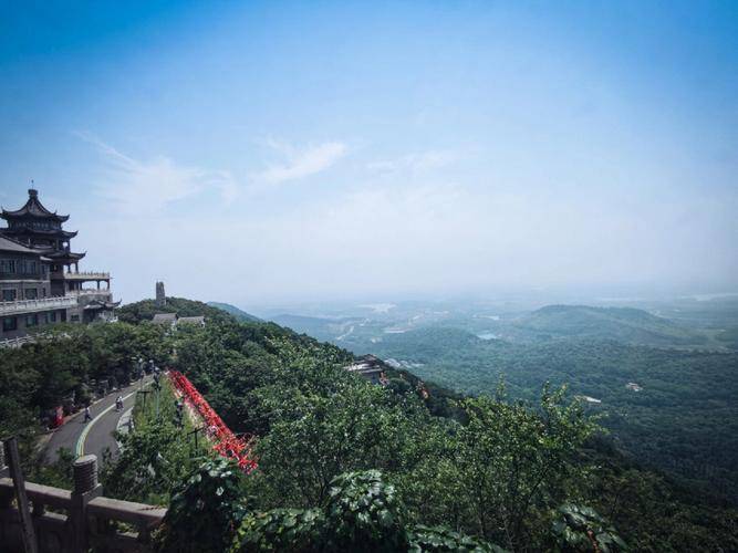 西南部,有一片古老而神秘的土地,它不仅是道教名山,更是自然风光旖旎