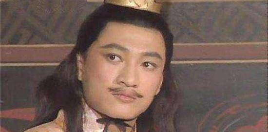 他的哥哥石统,因触犯了扶风王司马骏,曾被弹劾后又被赦免.