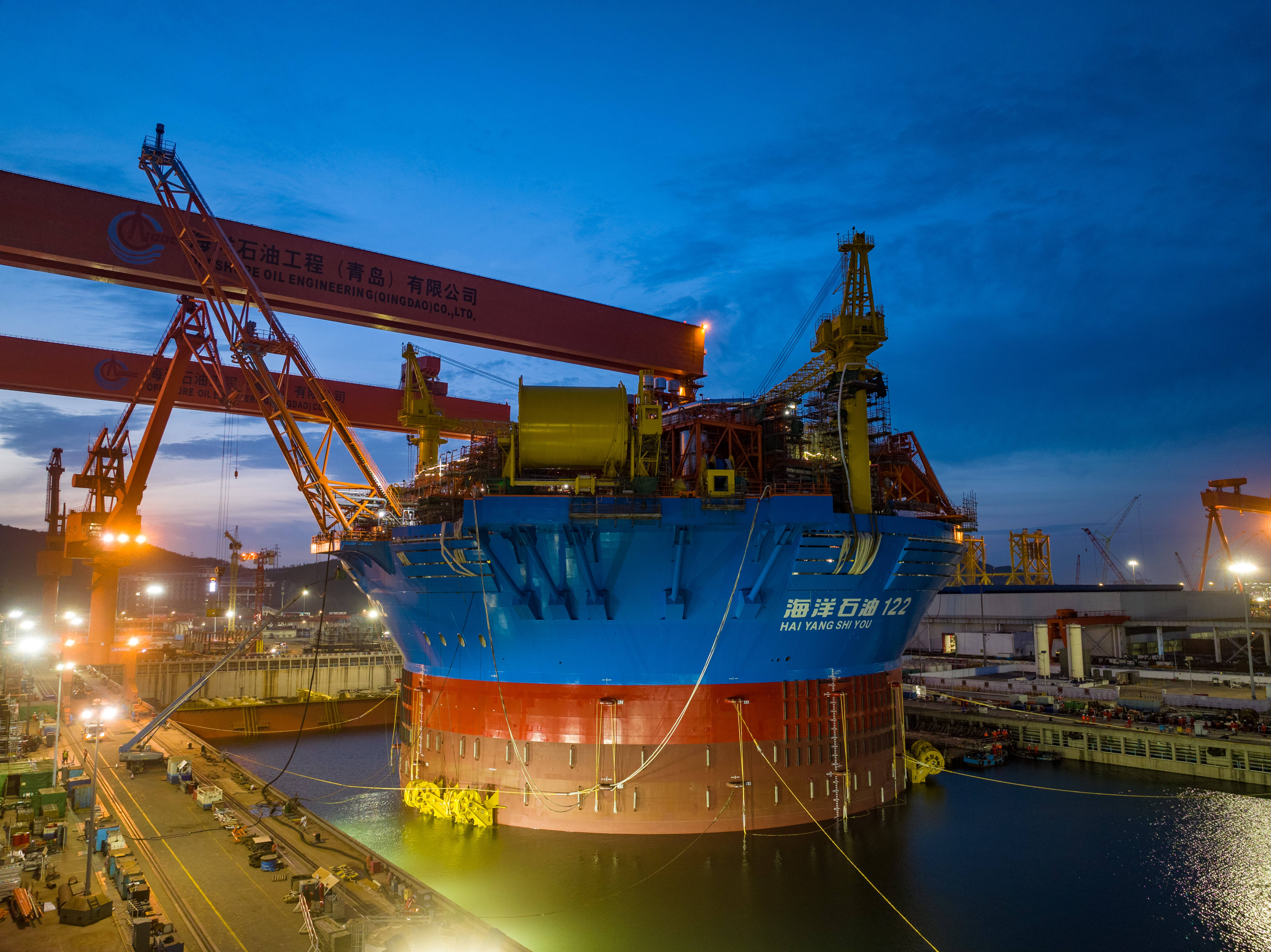 亚洲首艘圆筒型"海上油气加工厂"成功下水_石油_海洋_珠江口盆地