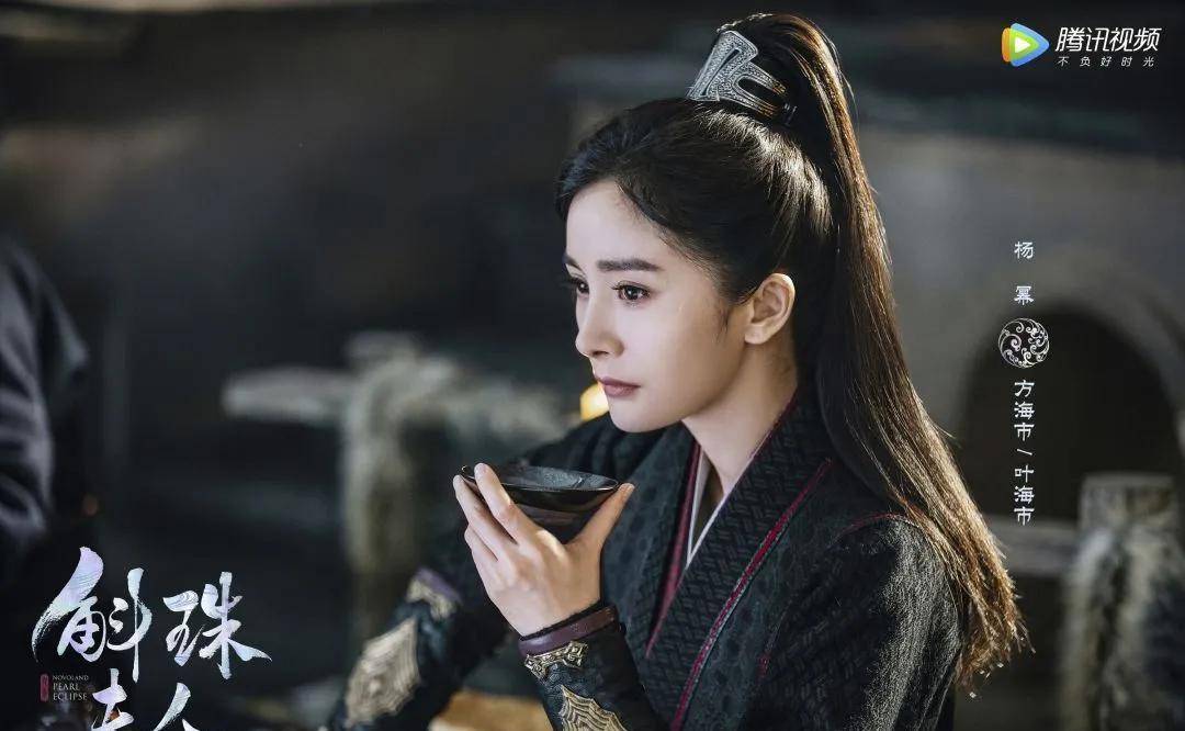 扮演者:杨幂出自:《斛珠夫人》角色介绍:原是渔家采珠女,因缘际会拜师