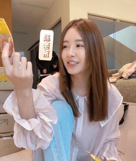 原创二婚照样幸福陈赫张子萱同框秀恩爱老公上演摸头杀像热恋情侣