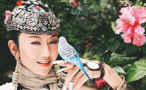 原创杨丽萍10年来戴着帽子不只是装饰品露出真容后令人感慨不已