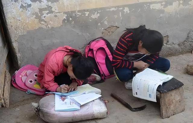 "江诗信:14年资助2164名学生就学,因被偷7000元跳楼_孩子_武汉_失学