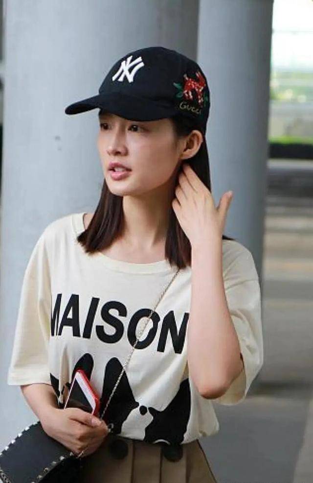 原创李沁遭狗仔偷拍素颜照流出网友这才是普通人的脸