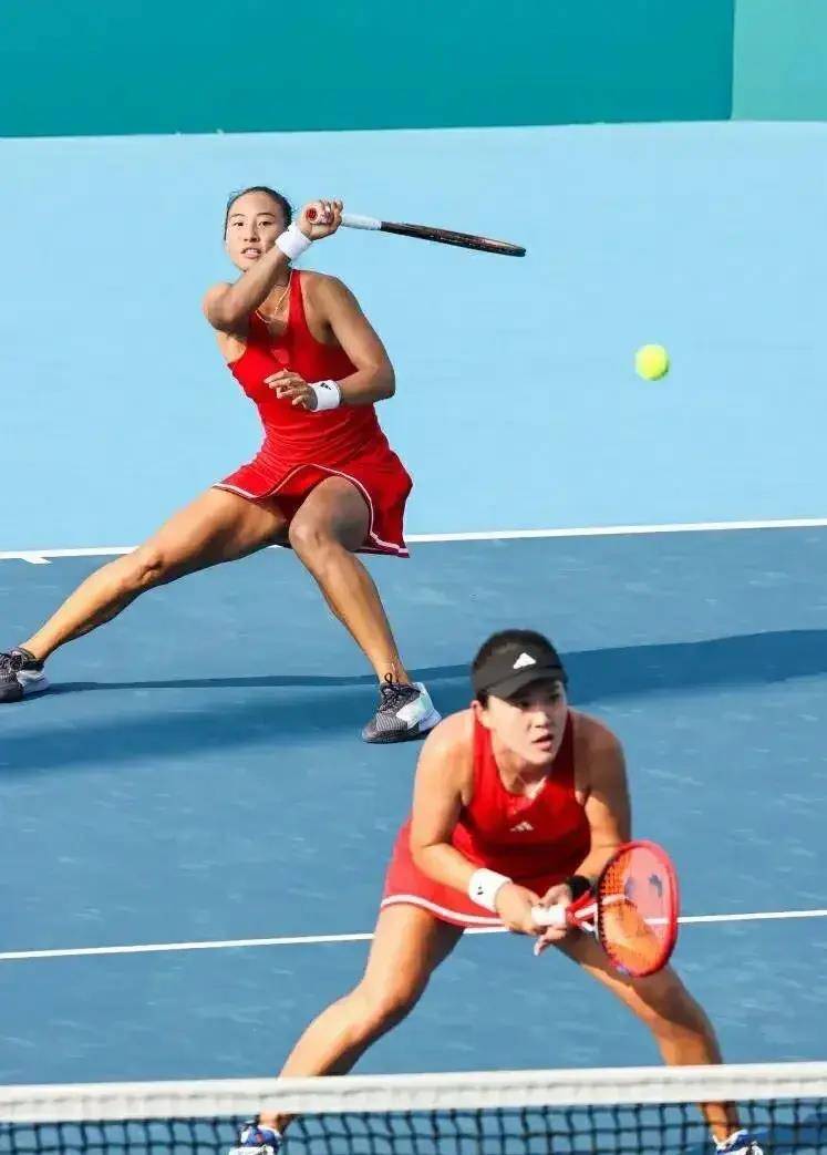 郑钦文王欣瑜王曦雨朱琳今日齐聚长沙比利简金杯赛为中国而战