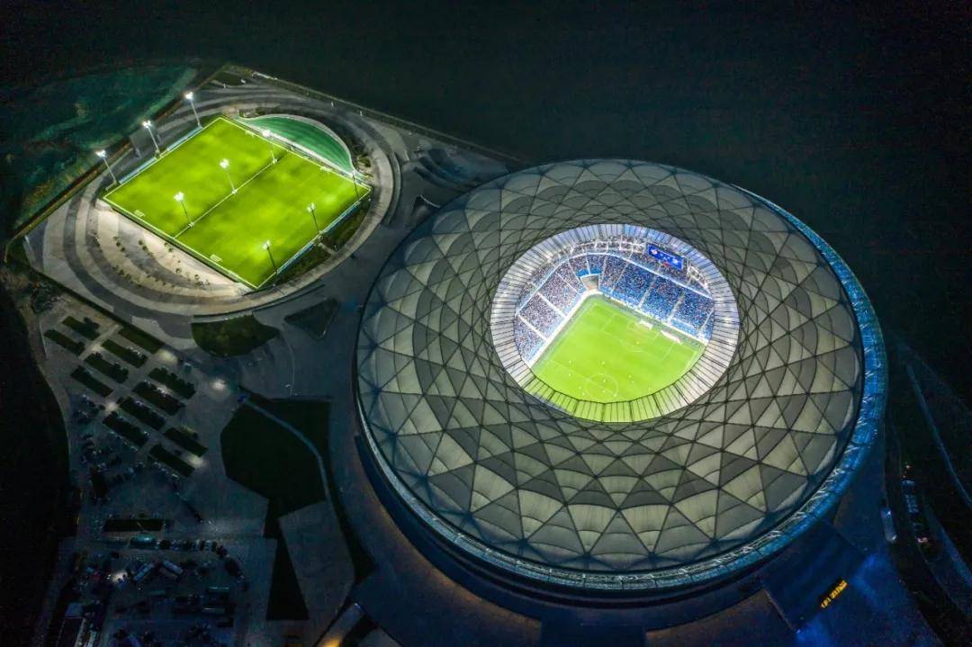大连足球标志性建筑物(大连有足球形状的建筑吗)
