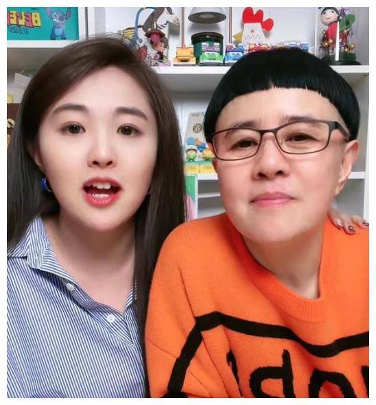 金龟子刘纯燕外孙满月照长得像姥爷王宁白白胖胖超可爱