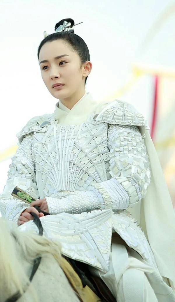 化身男儿身司音,拜墨渊为师在昆仑虚学艺.