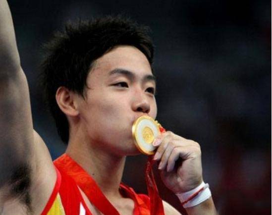 获得25枚奥运金牌,退役后娶走体坛女神_中国体操队_周婕_运动
