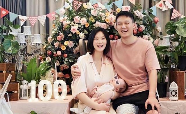 原创女排最美队长惠若琪退役后结婚生子北大博士老公还没她高