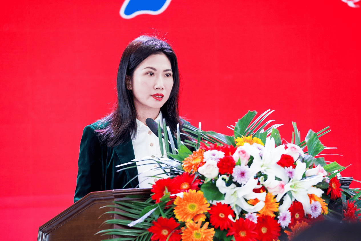 潜江市人民政府副市长王丹,市政府办副主任杜国忠,市委宣传部常务副